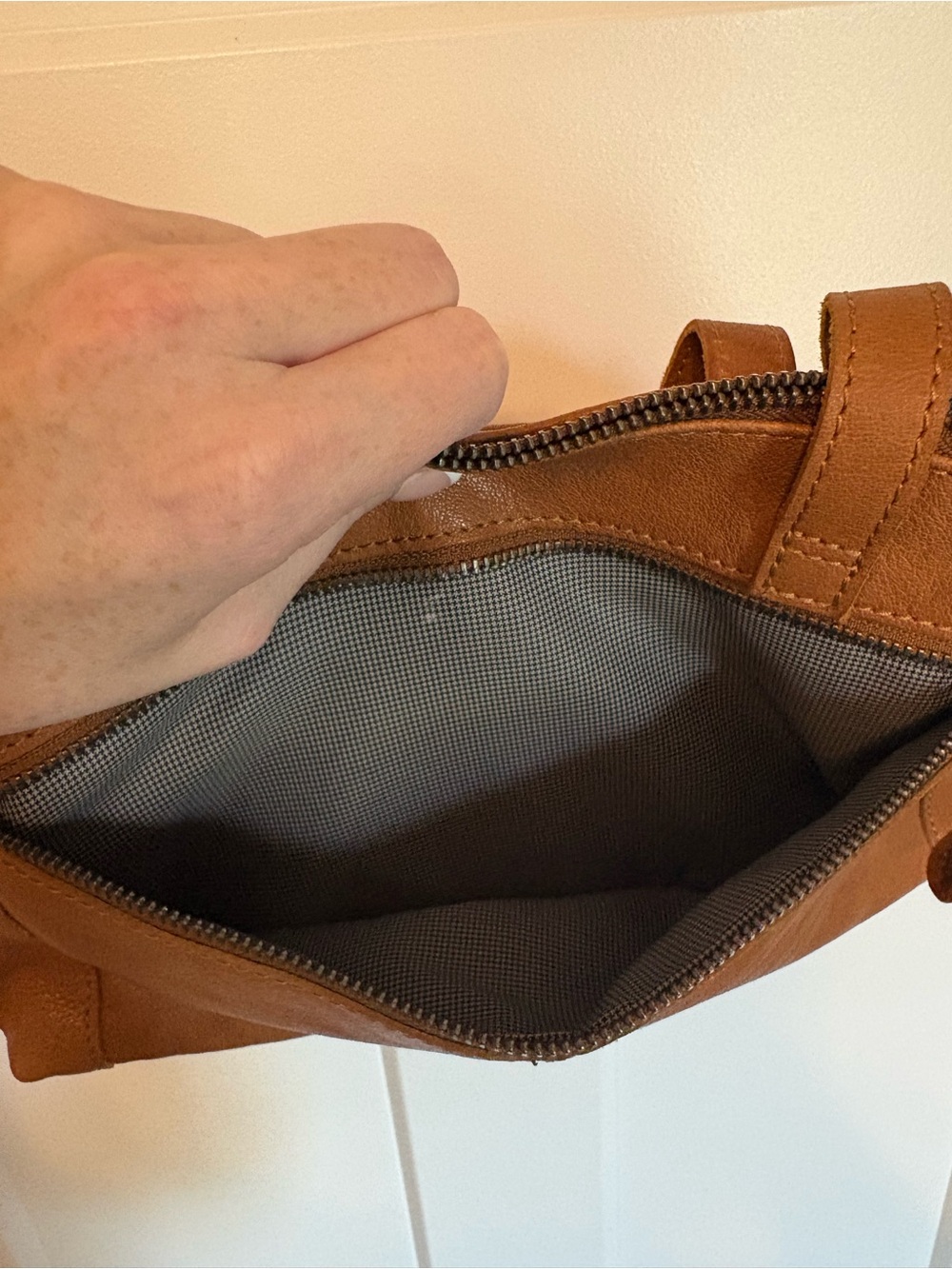 Women's Shoulder Bag in Brown Leather - Classic Everyday Carry - Picture 9 of 10